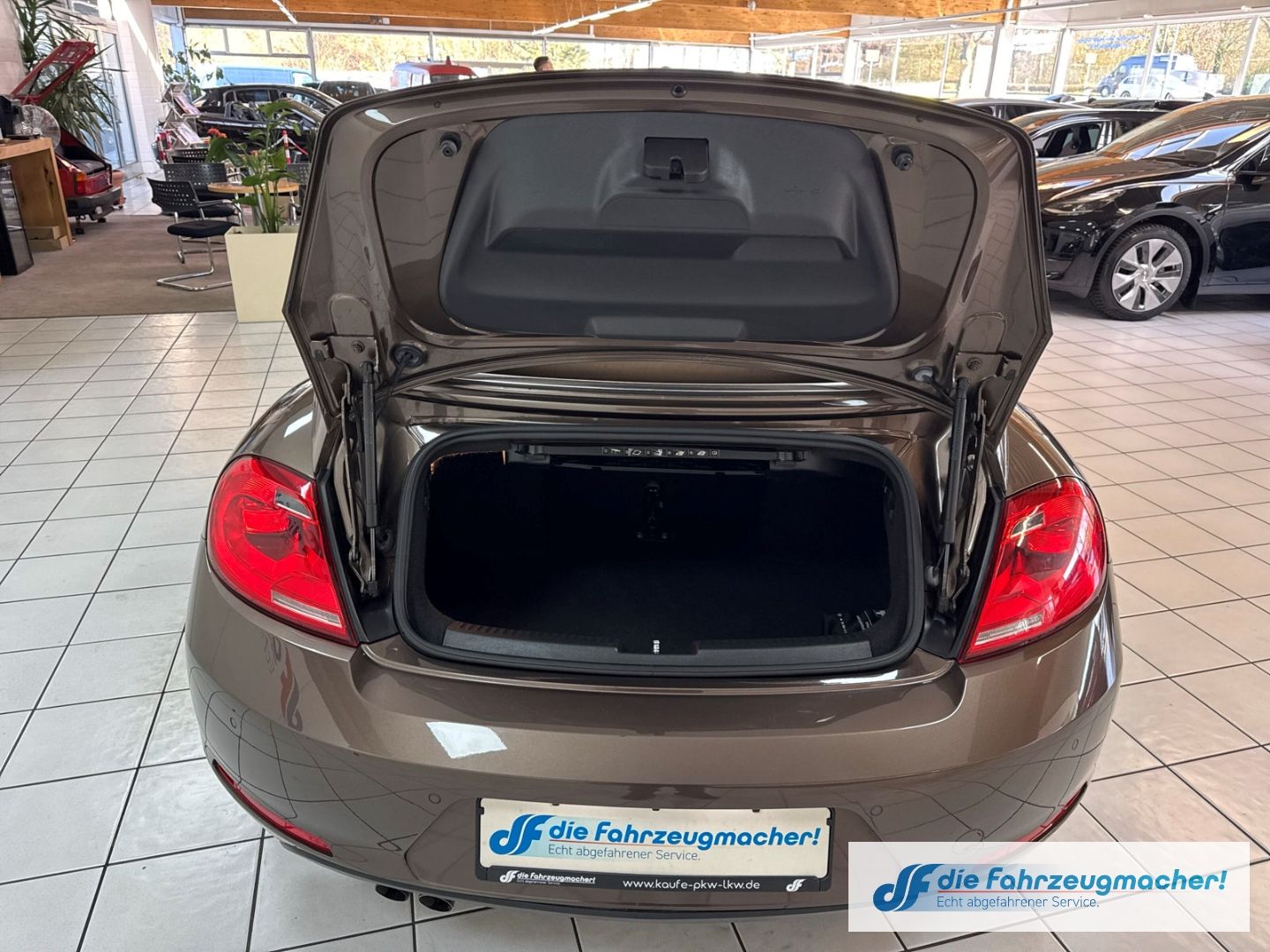 Fahrzeugabbildung Volkswagen Beetle Cabriolet Sport Navi Leder
