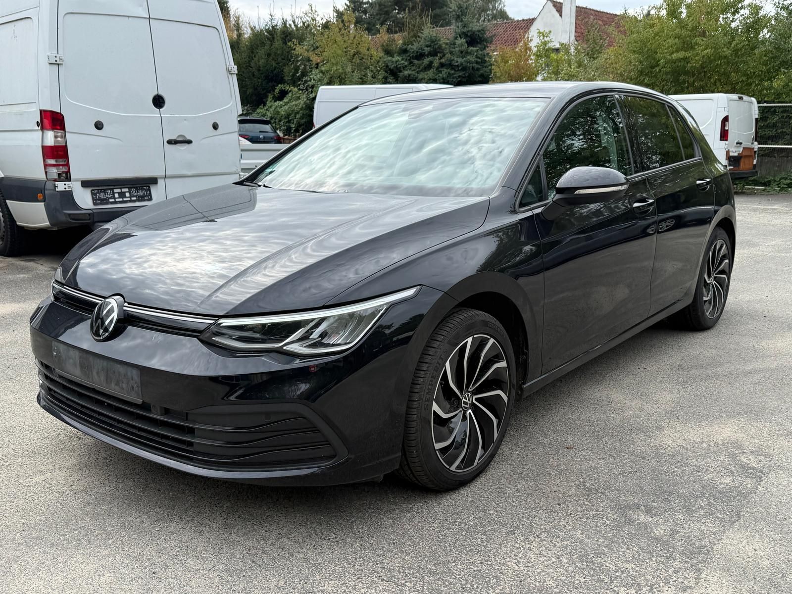 Volkswagen Golf - 1