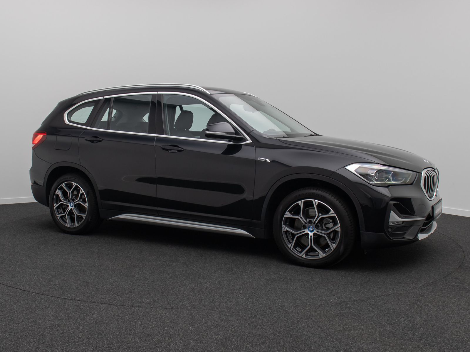 Fahrzeugabbildung BMW X1 xD25e xLine HUD DAB Parkassist Komfort Alarm