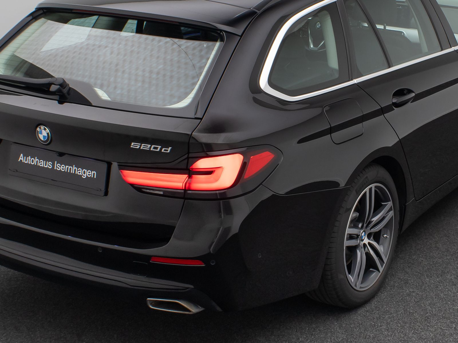 Fahrzeugabbildung BMW 520d xD Kamera HUD DAB Laser Panorama Leder 19"
