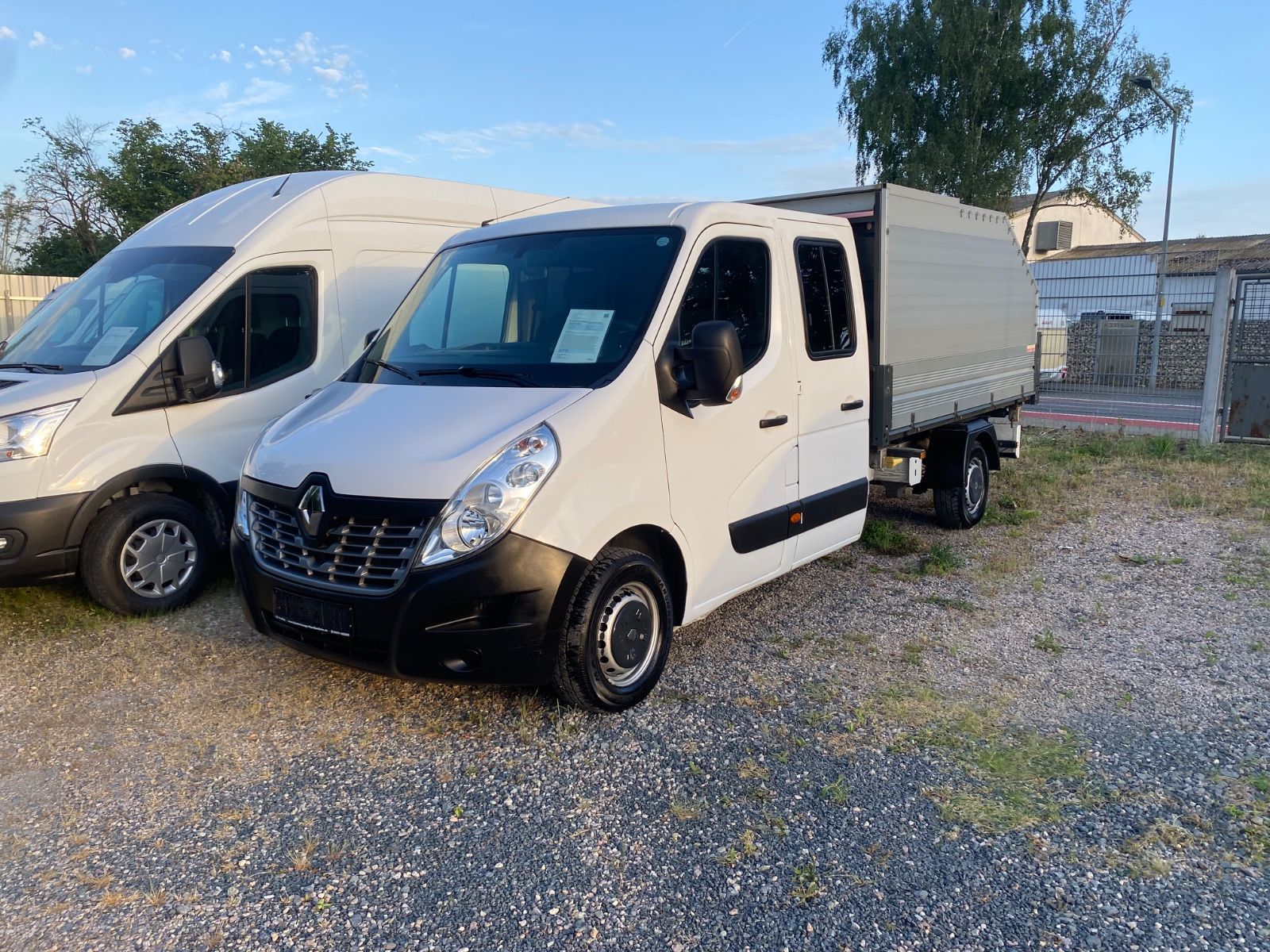 Fahrzeugabbildung Renault MasterIII DoKaDreiseitenkipper,1Hd,Klima,AHK,Kam