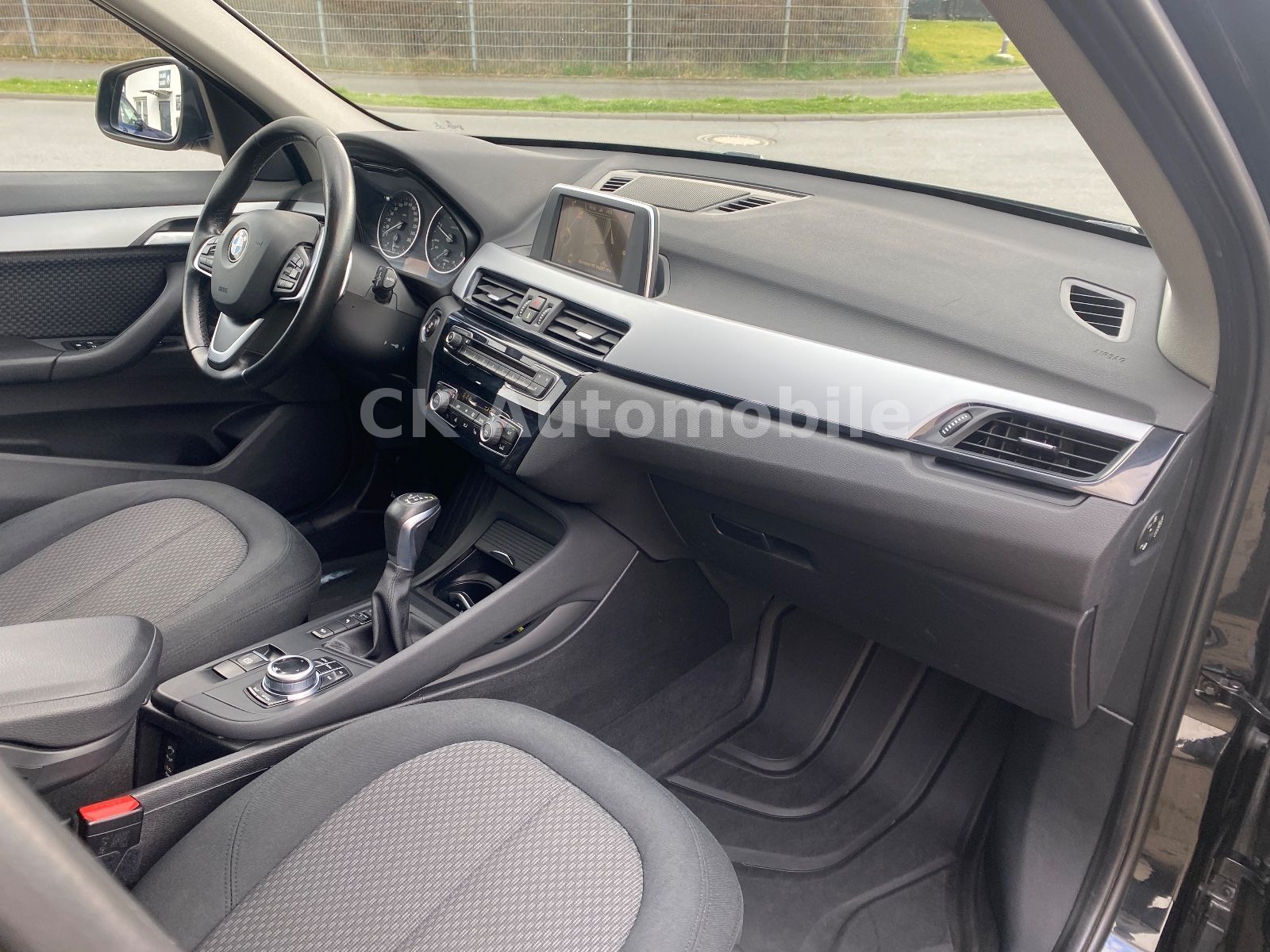 Fahrzeugabbildung BMW X1 xDrive 20d Advantage Autom./Navi/Pano/LED/PDC