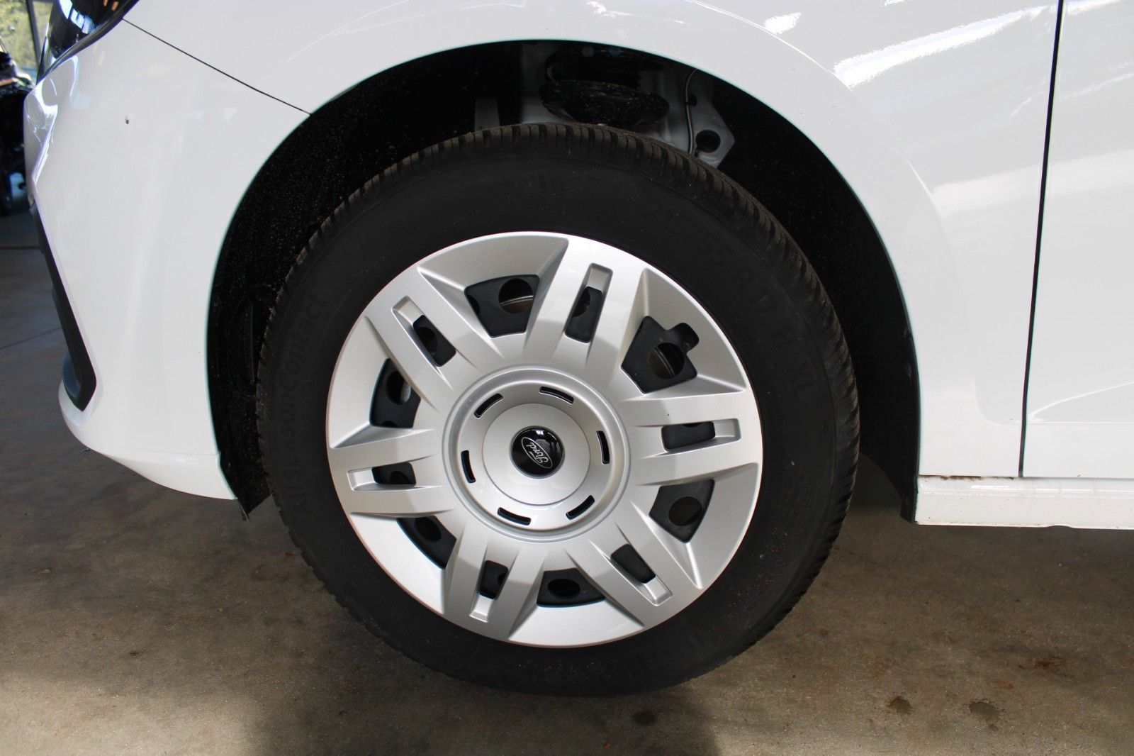 Fahrzeugabbildung Ford Transit Connect TREND L2 Lang AHK IACC NAVI uvm.