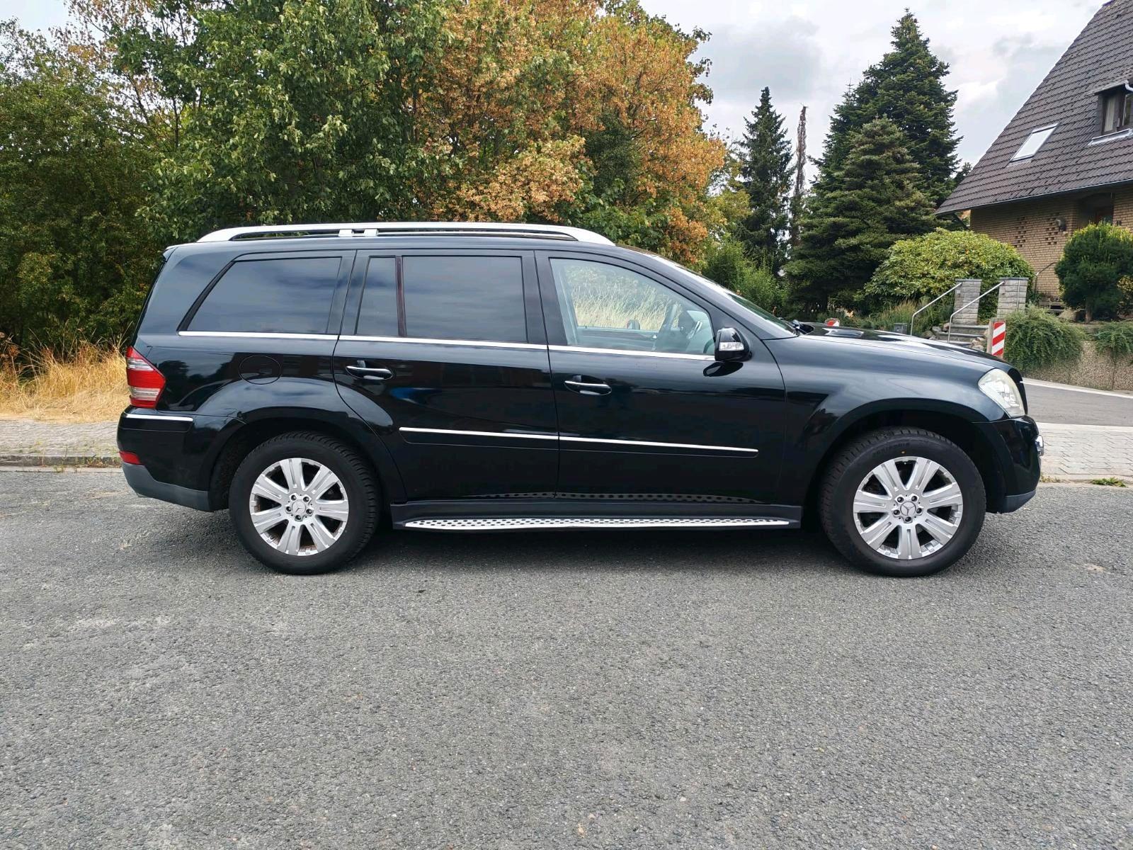 Mercedes-Benz GL320 2008 — rear view
