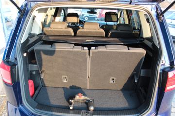 Fahrzeugabbildung Volkswagen Touran 2.0 TDI Active 7 Sitze ACC