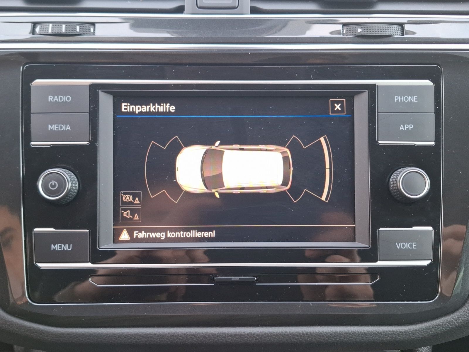 Fahrzeugabbildung Volkswagen Tiguan TSI Life LED CarPlay ACC PDC SH 18"