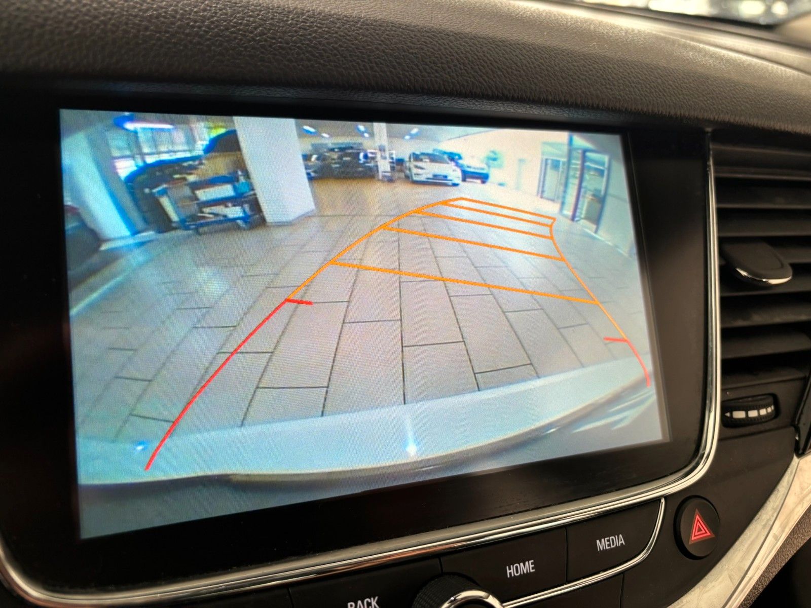 Fahrzeugabbildung Opel Astra ST 1.4T INNOVATION NAVI/KAMERA/SHZ/MATRIX