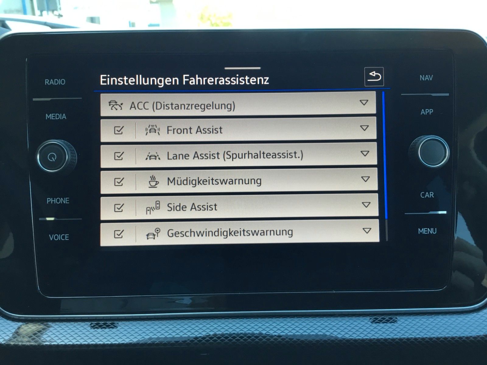 Fahrzeugabbildung Volkswagen T-Cross 1.5 TSI DSG GOAL+AHK+17"+ACC+Kamera