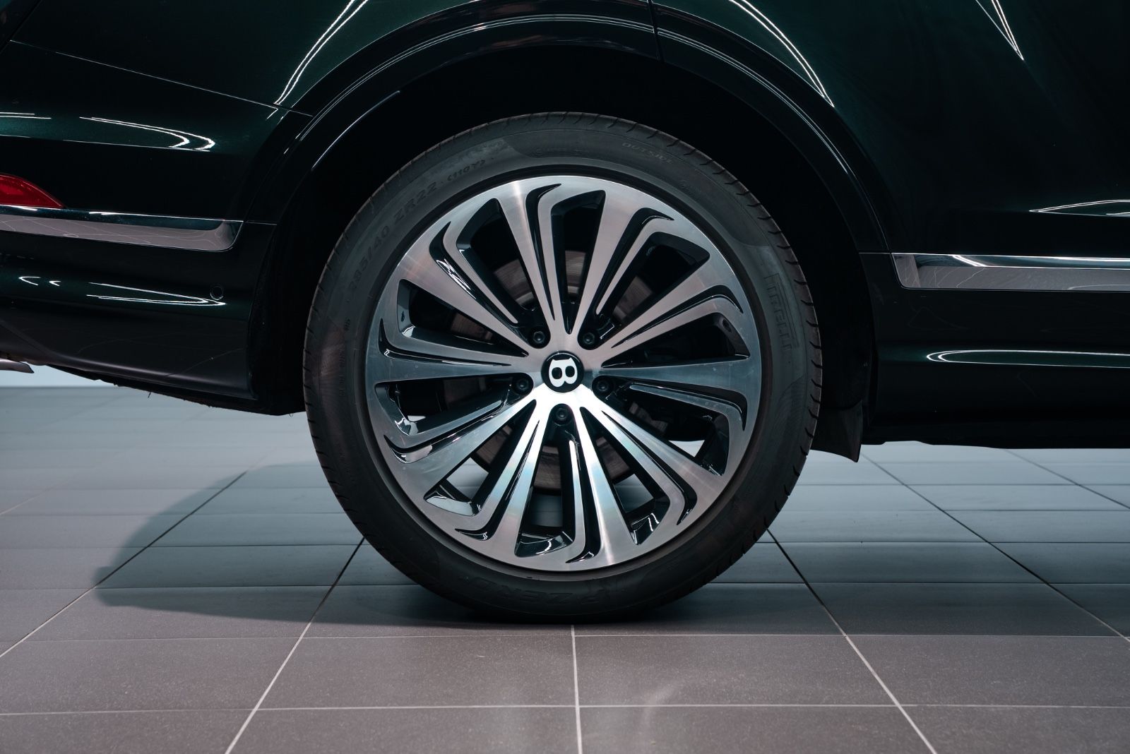 Fahrzeugabbildung Bentley Bentayga V8 FIRST EDITION/NAIM/TOURING SPEC