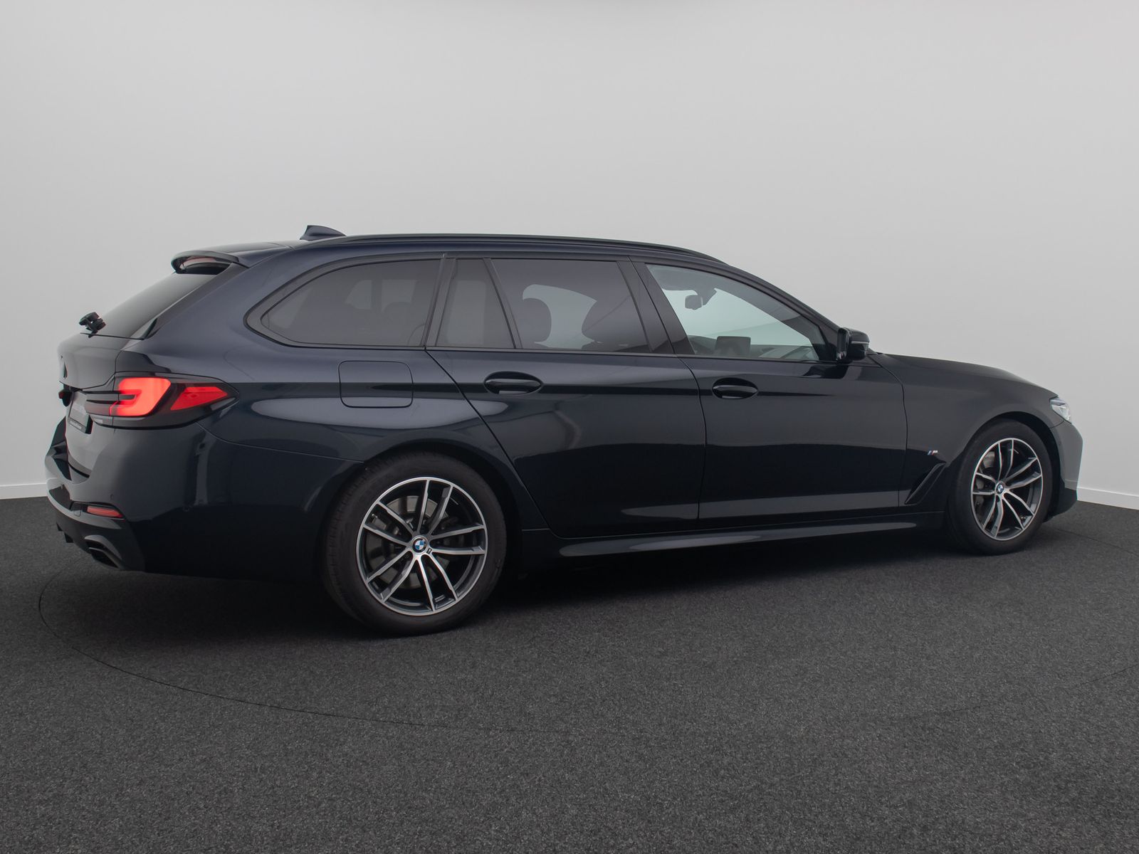Fahrzeugabbildung BMW 530d M Sport 4xKlima HUD DAB Kamera Laser 18Zoll