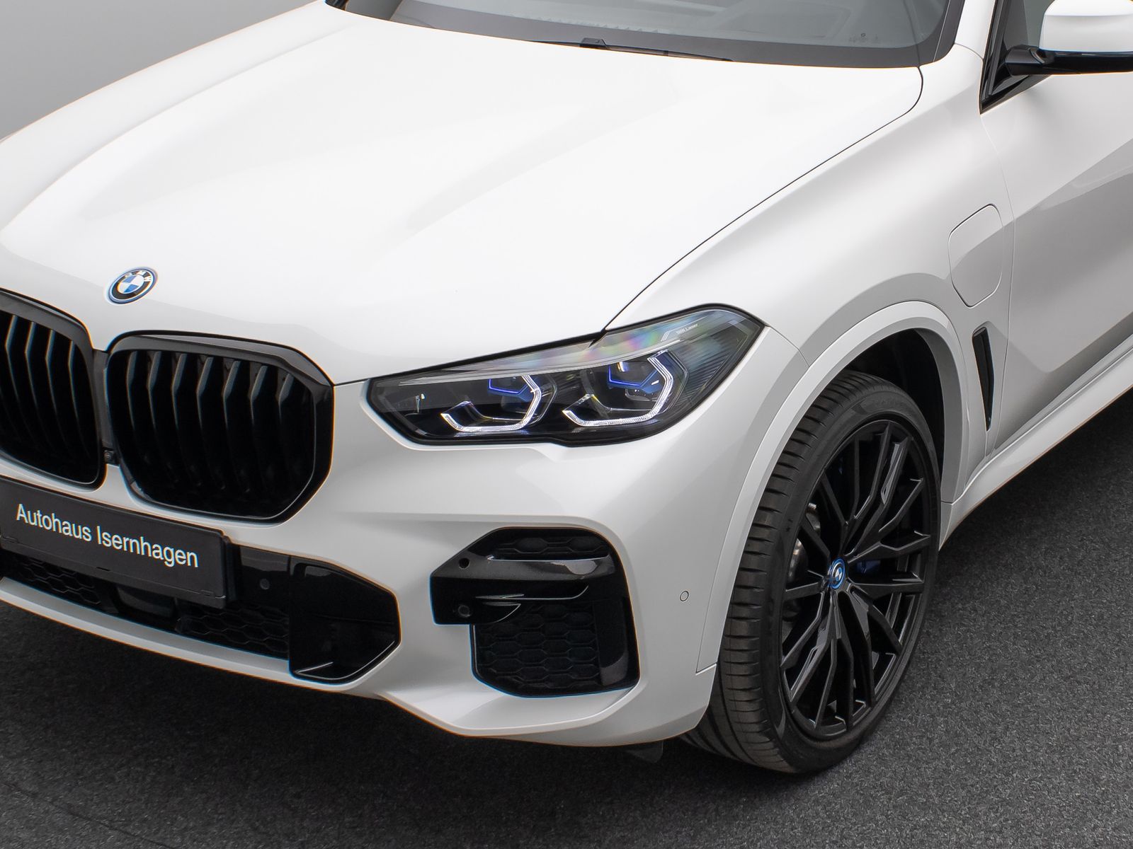 Fahrzeugabbildung BMW X5 xD45e M Sport 360° Laser SoftCl HUD DAB HiFi