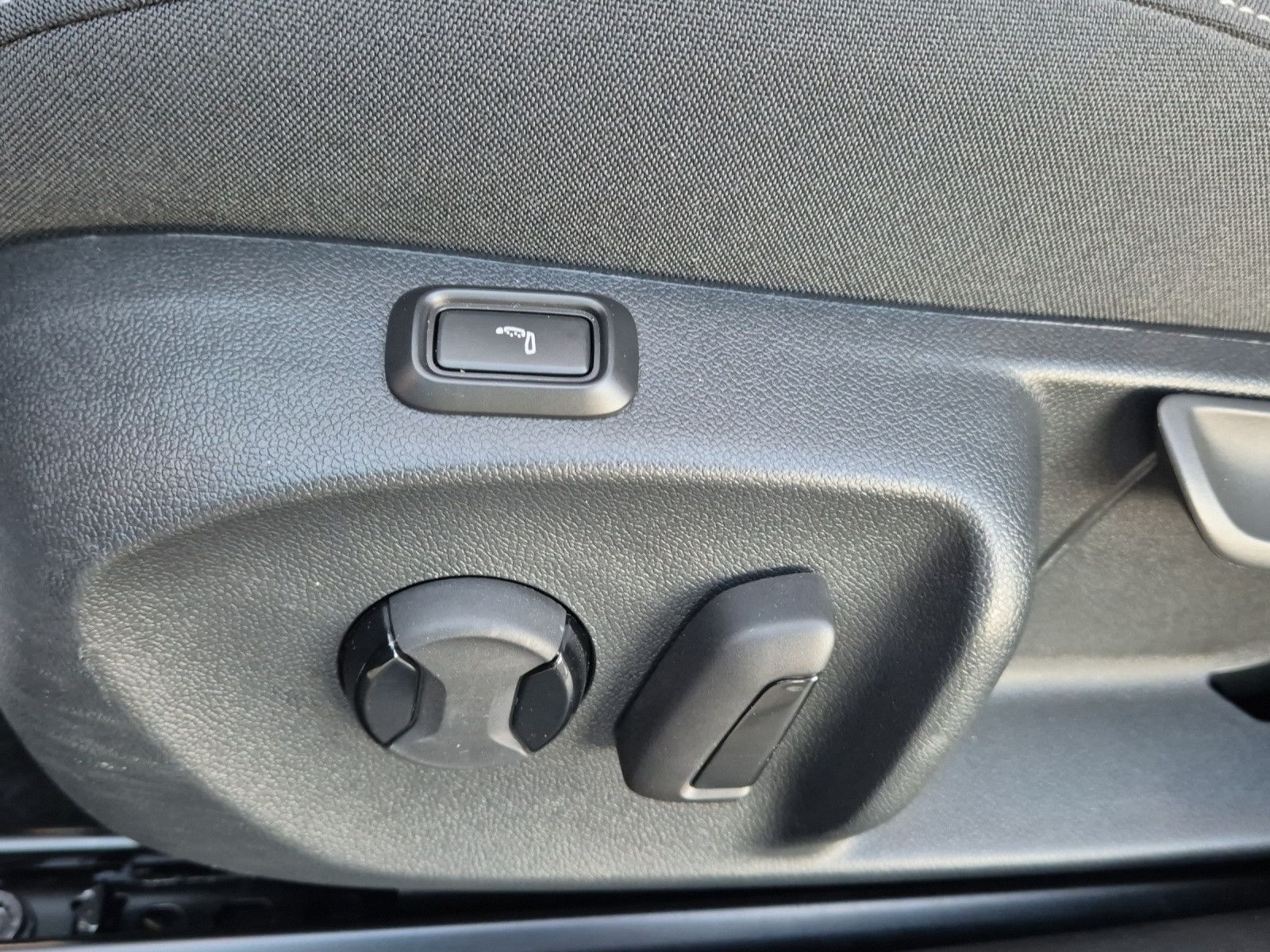 Fahrzeugabbildung SKODA Superb 1.5 TSI DSG Combi ACC/SHZ/LED/NAVI/RFK