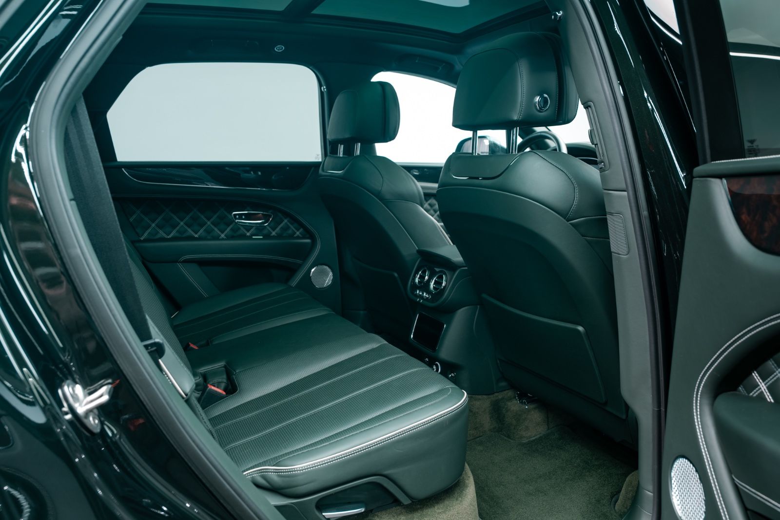 Fahrzeugabbildung Bentley Bentayga V8 FIRST EDITION/NAIM/TOURING SPEC