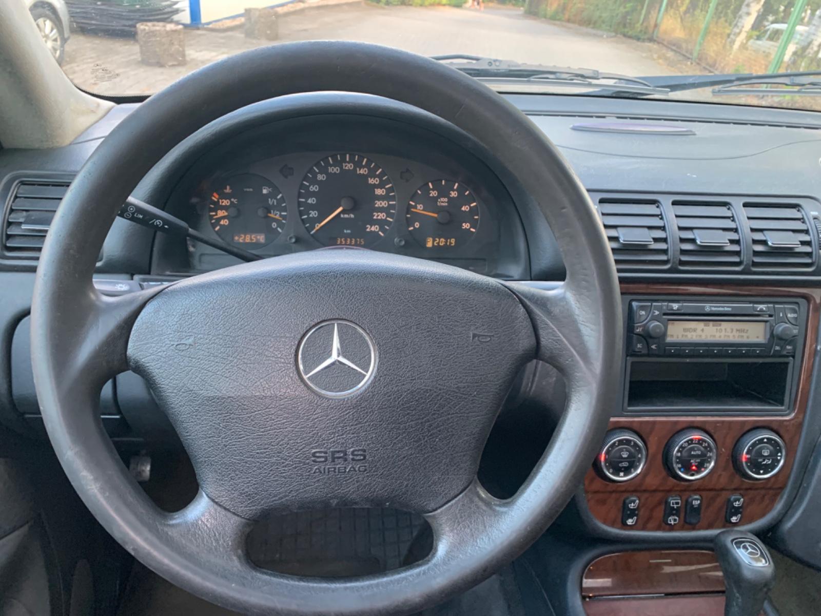 Mercedes-Benz ML270 2004 — photo 10