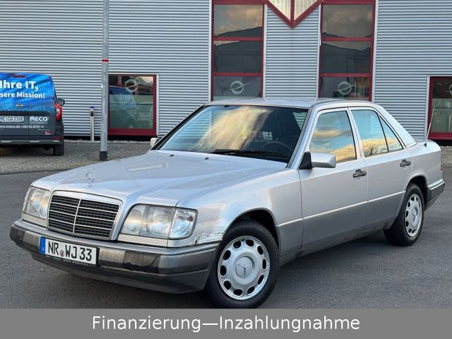 Mercedes-Benz 220