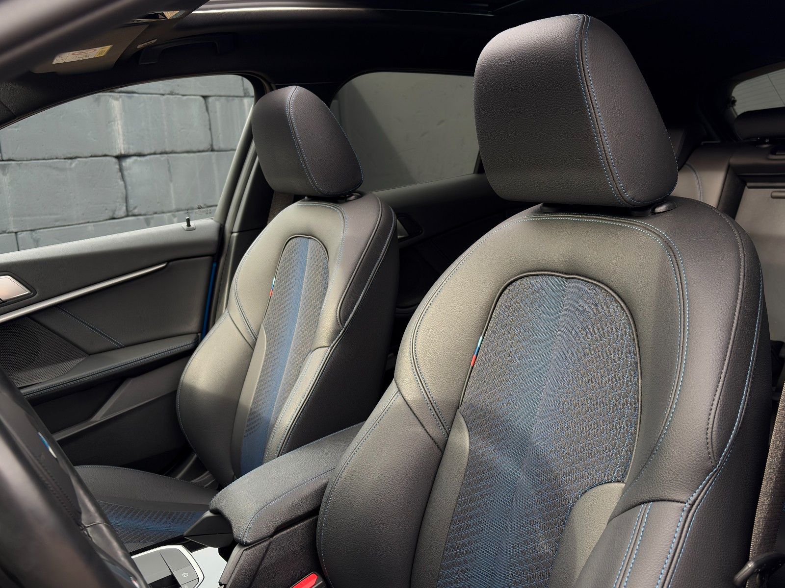 Fahrzeugabbildung BMW 118i M Sport Leder PANO TEMP CAM LED HiFi