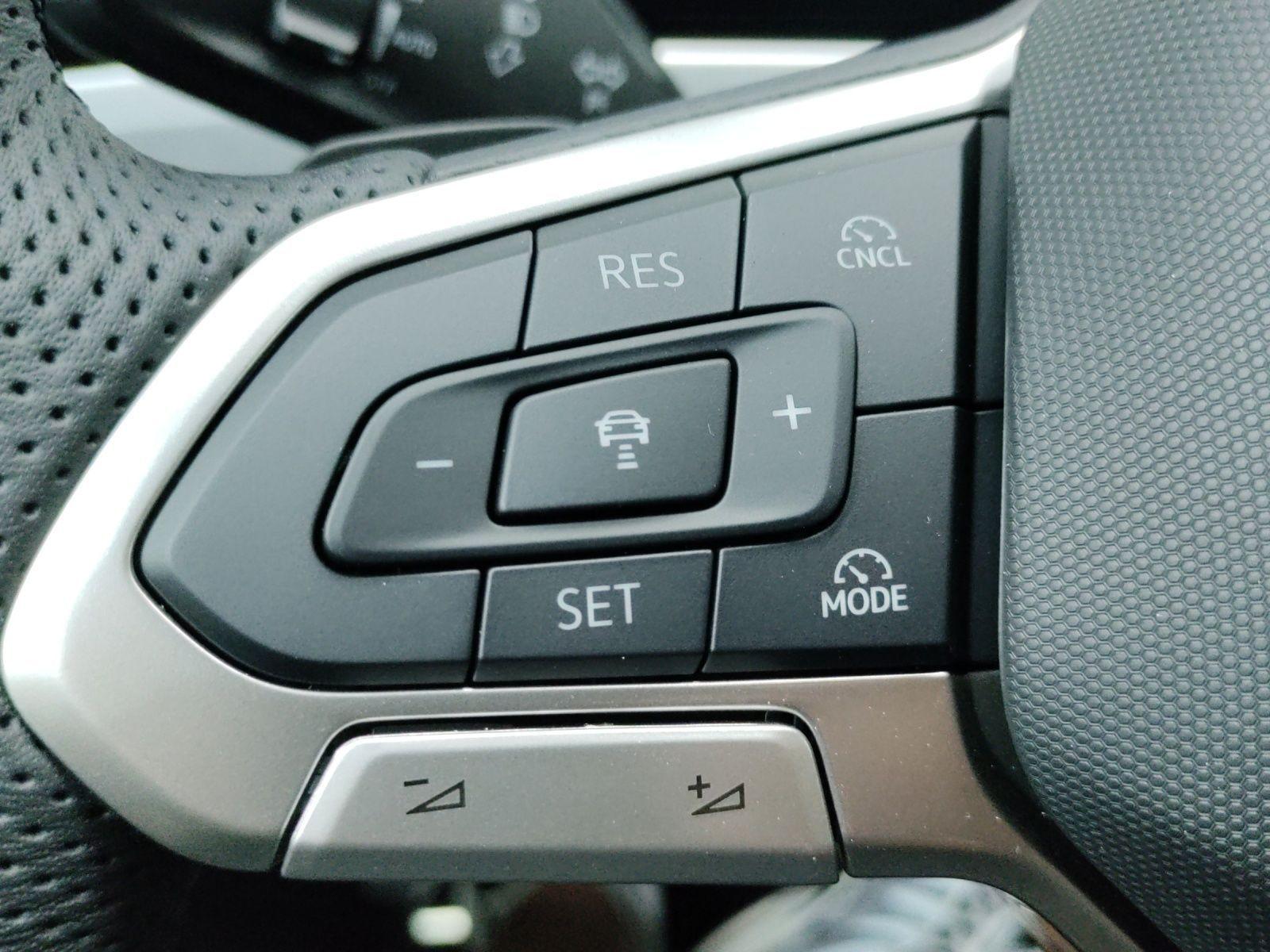 Volkswagen Passat Variant 2.0 TDI DSG 4M R-LINE LM18 MATRIX