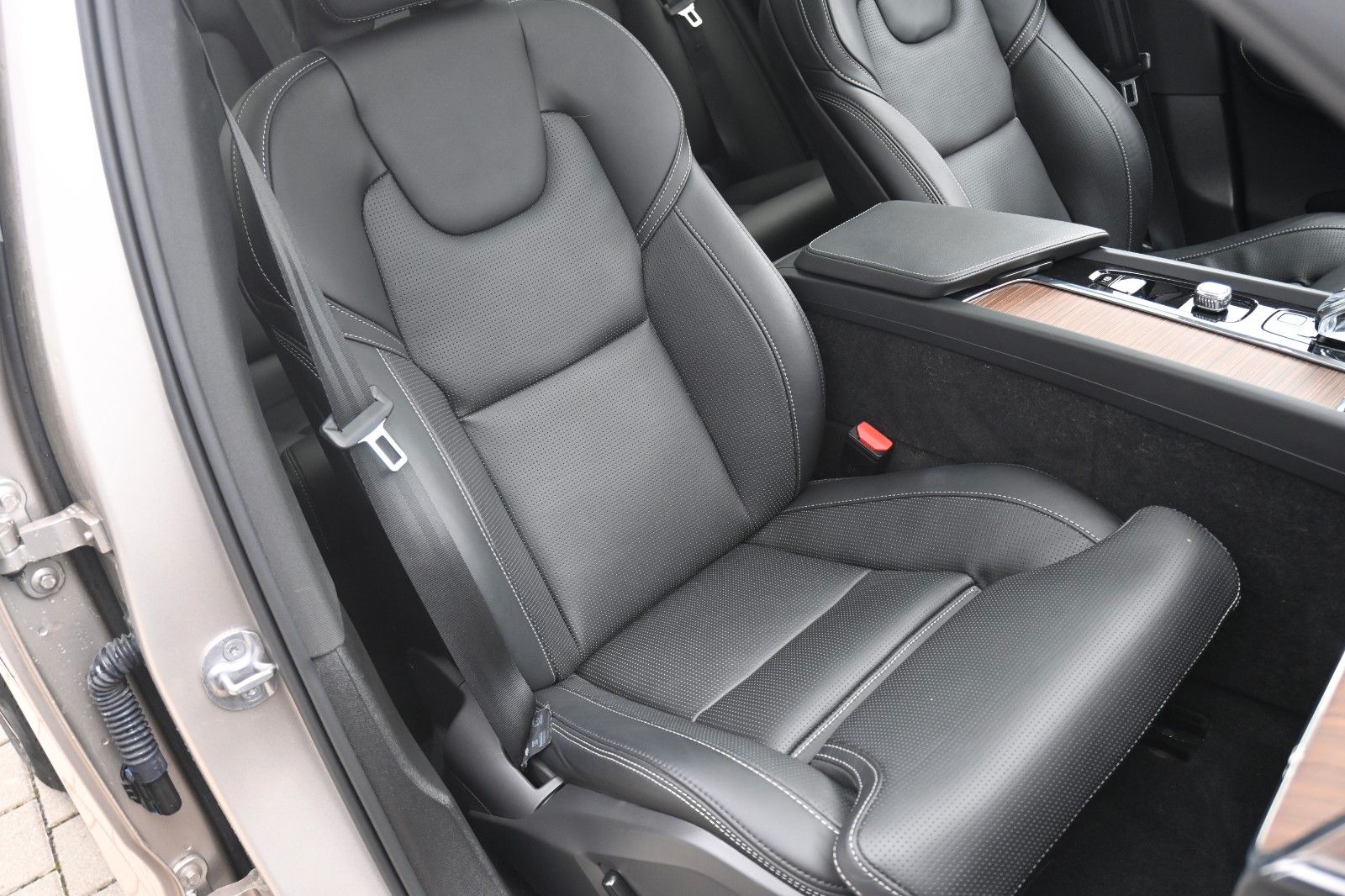 Fahrzeugabbildung Volvo XC60 T8 Ultimate Bright RC Plug-In B&W*LUFT*360°