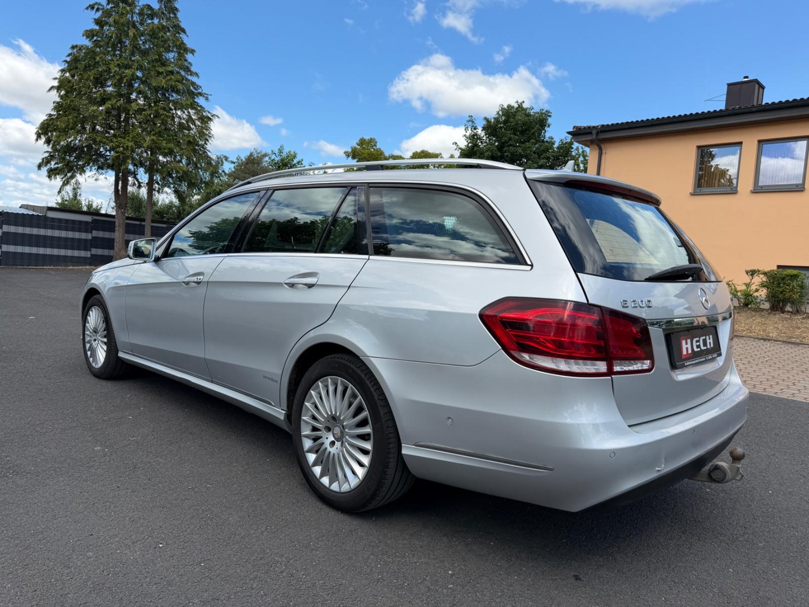Mercedes-Benz E200 2013 — photo 11