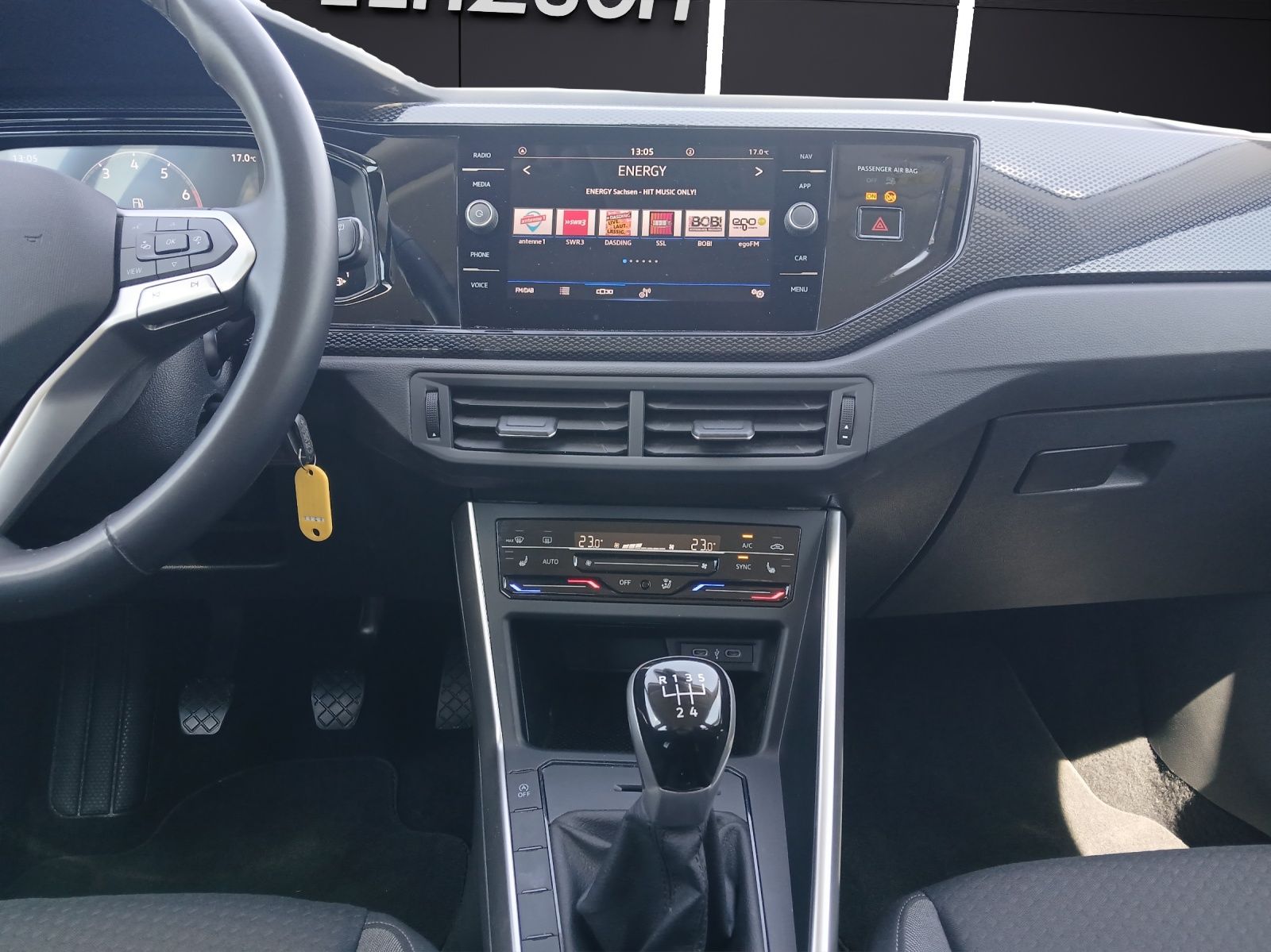 Fahrzeugabbildung Volkswagen Taigo TSI Life 1,99% LED AHK AID PDC SH LM