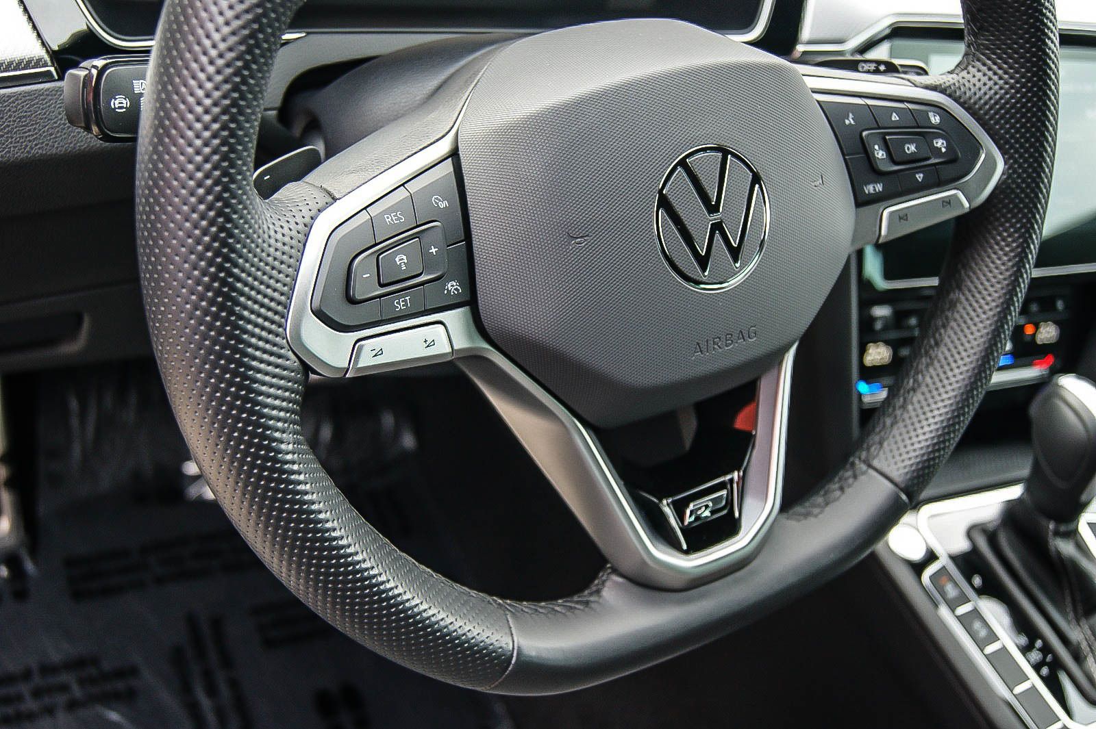 Fahrzeugabbildung Volkswagen Passat Variant 2.0TDI DSG R-LINE ANHZV STANDHZG