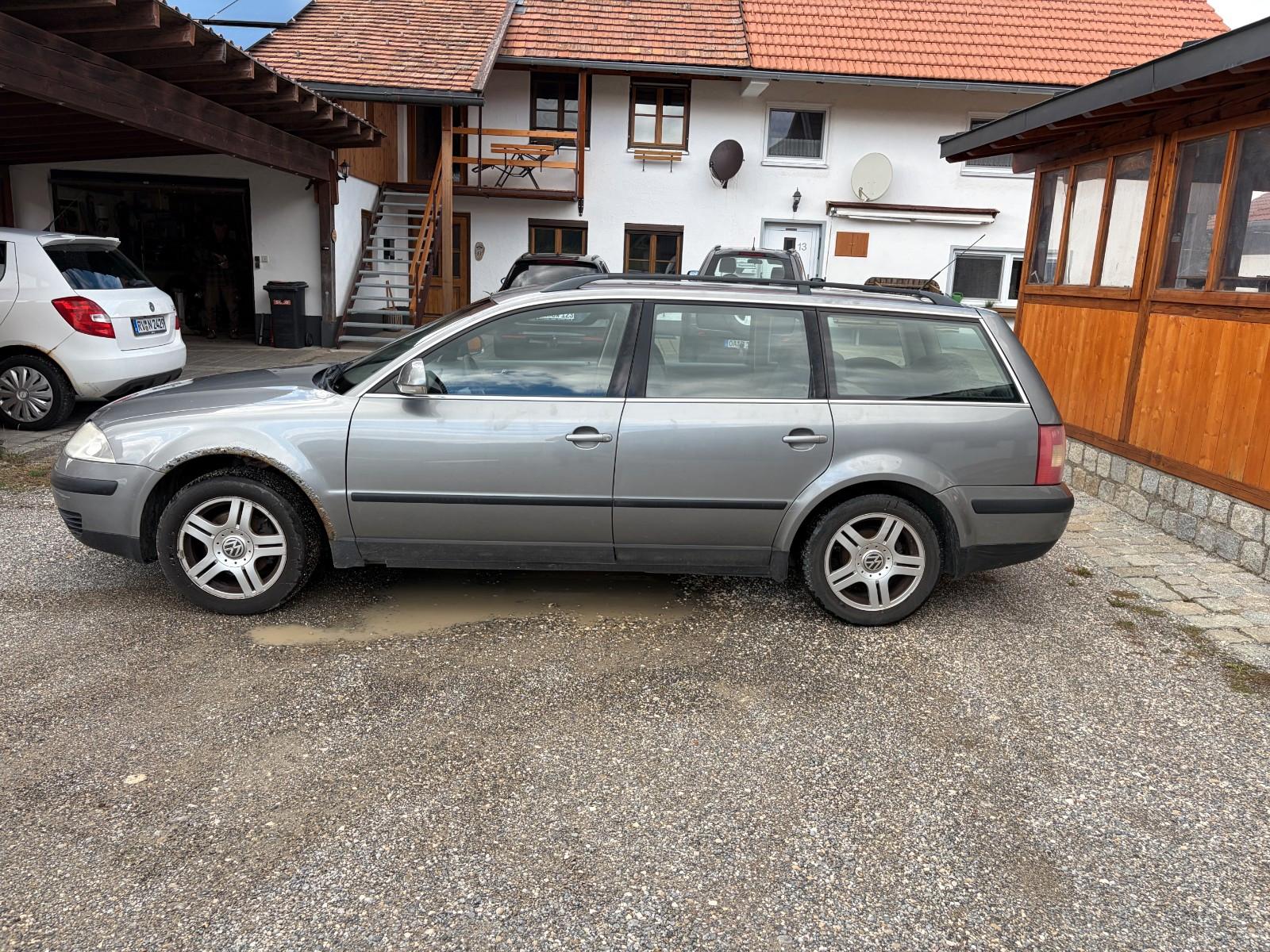 Volkswagen Passat 2004 — вигляд ззаду