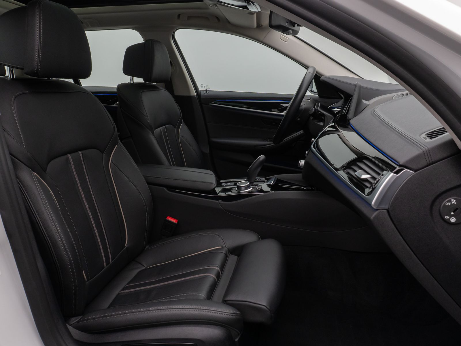 Fahrzeugabbildung BMW 520d Luxury Line Panorama Kamera HUD DAB HiFi