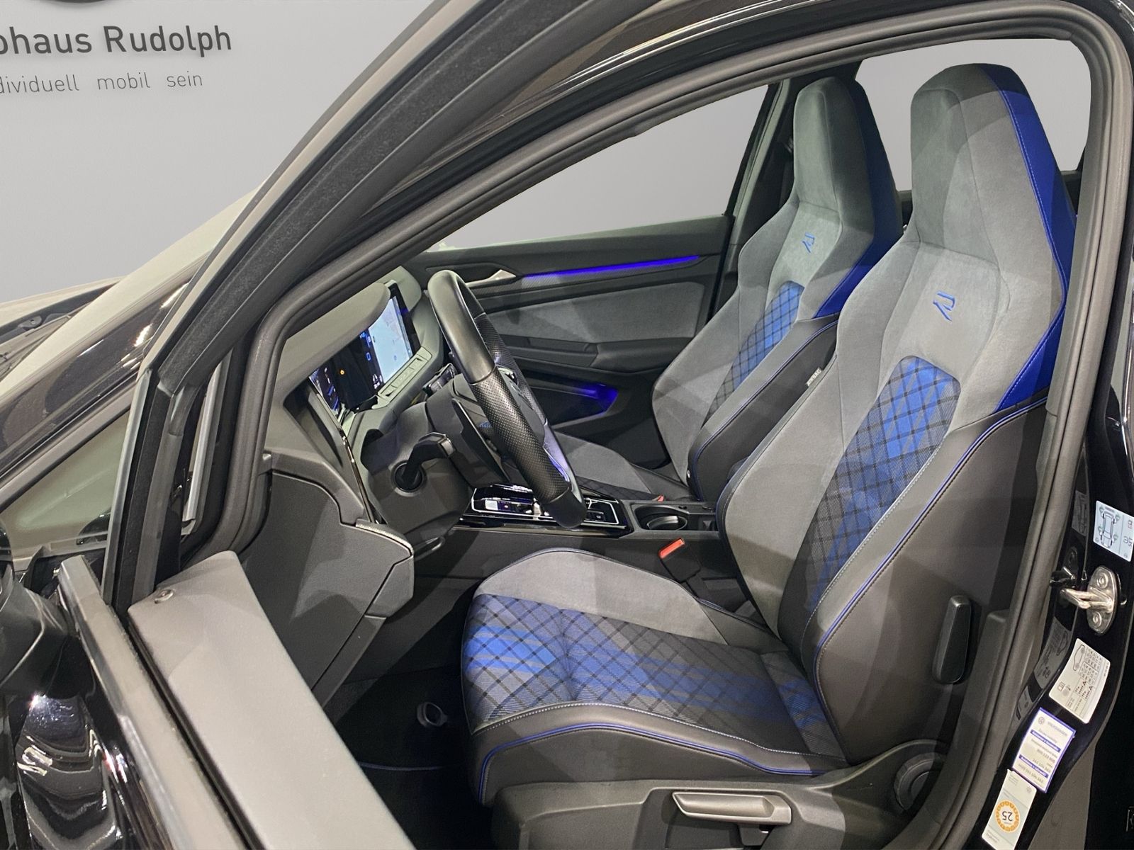 Volkswagen Golf VIII R Performance 2.0 TSI DSG 4Motion foto 5