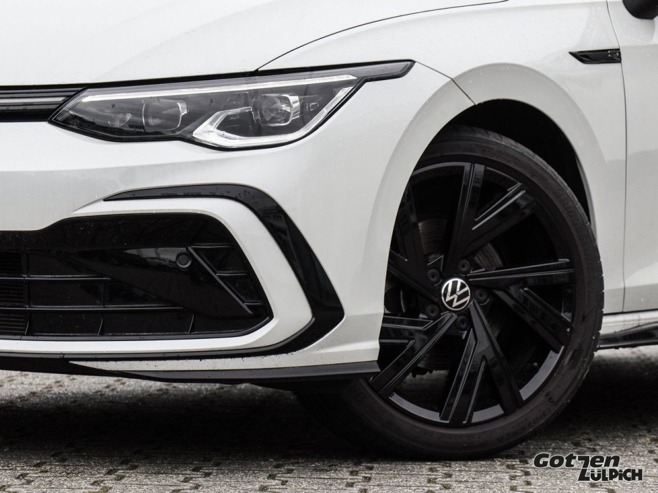 Fahrzeugabbildung Volkswagen Golf VIII R-Line 1.5 eTSI DSG Klima Navi LED