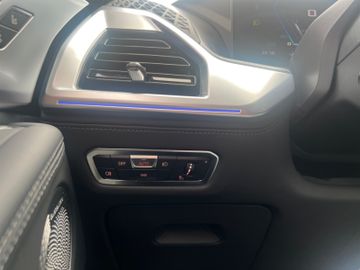 Fahrzeugabbildung BMW XM M Drivers Package Bower&Wilkins AHK uvm.