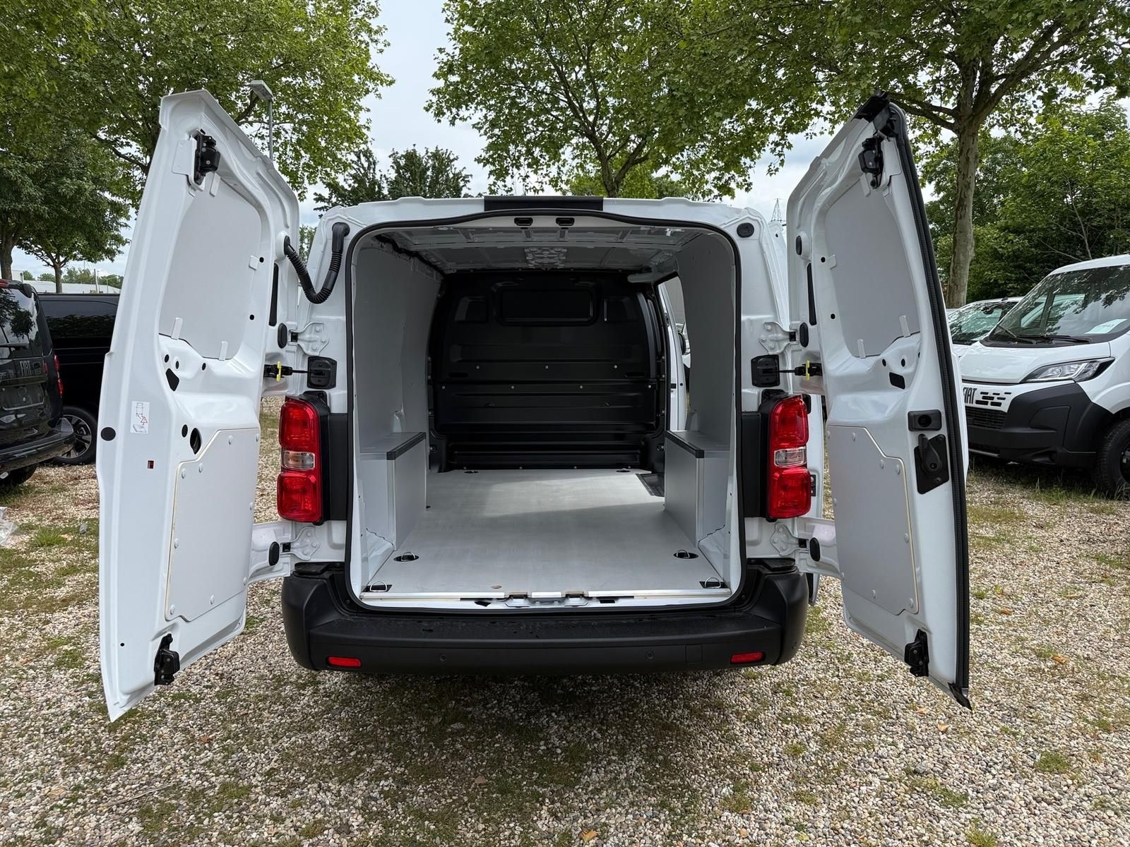Fahrzeugabbildung Fiat Scudo XL Kastenwagen 120 MT6