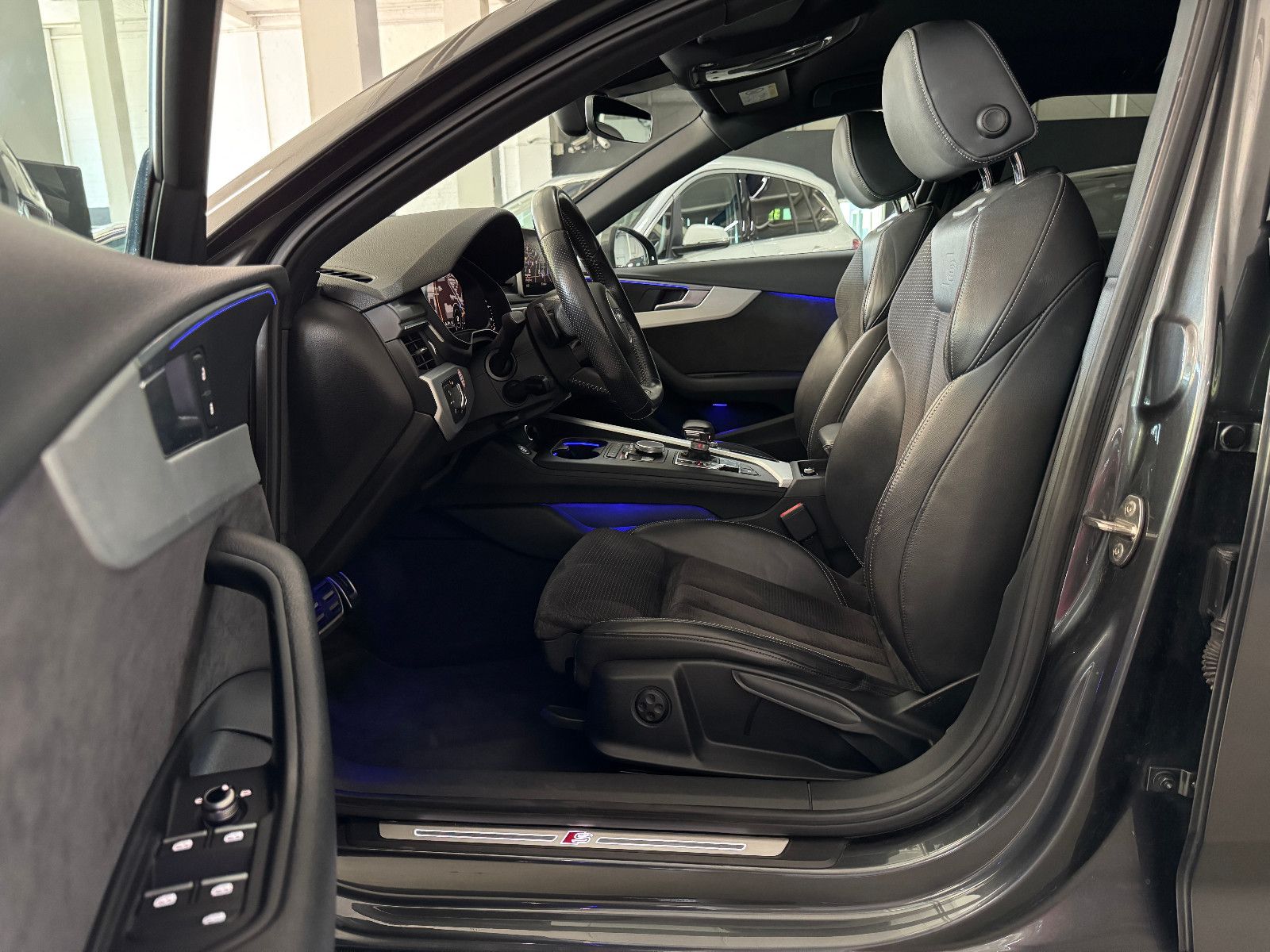 Fahrzeugabbildung Audi A4 2.0 TFSI S-TRONIC 3X-SLINE VIRTUAL LED VOLL