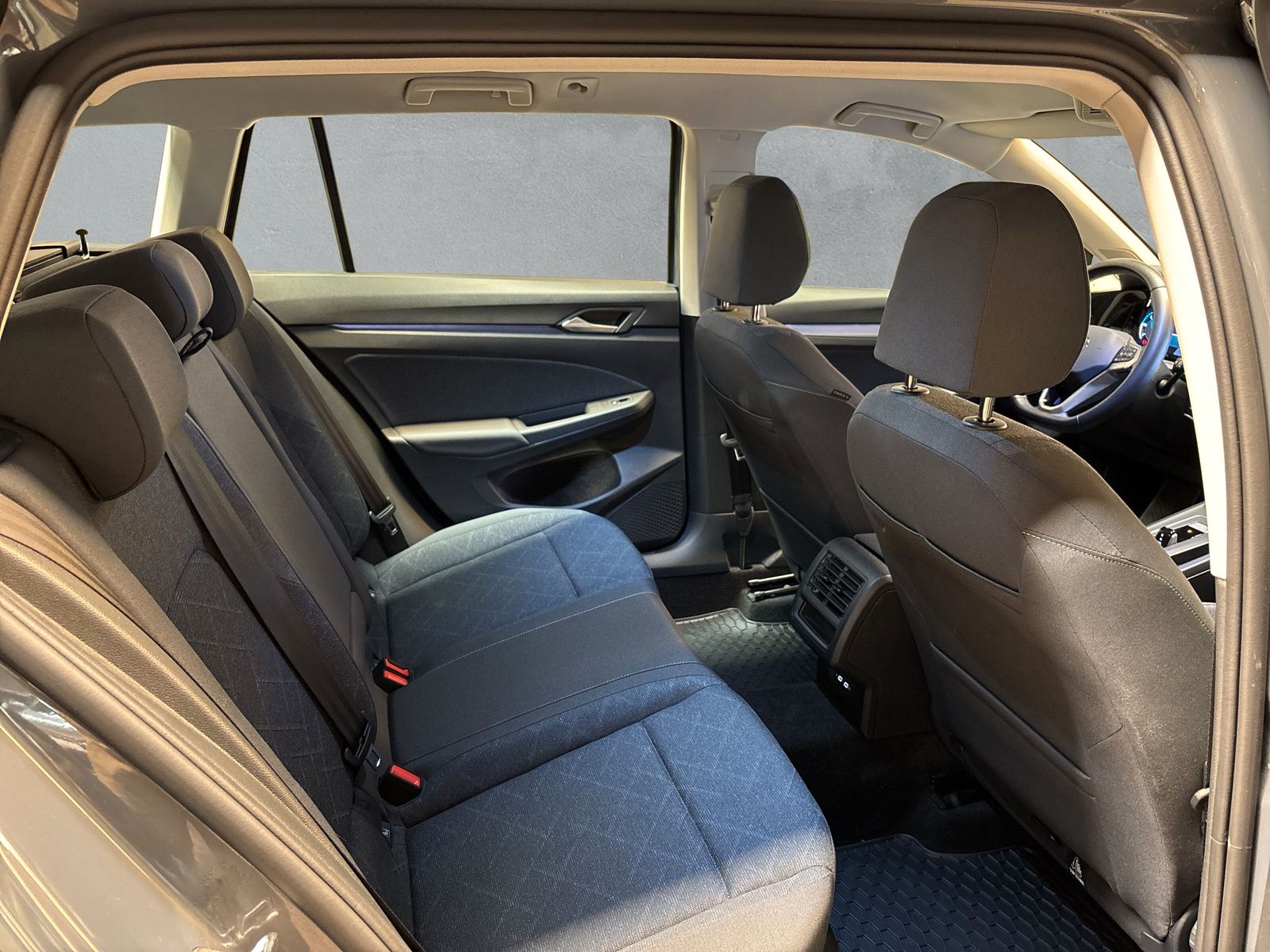 Fahrzeugabbildung Volkswagen Golf Variant 2.0 TDI Life AHK ACC AppConnect
