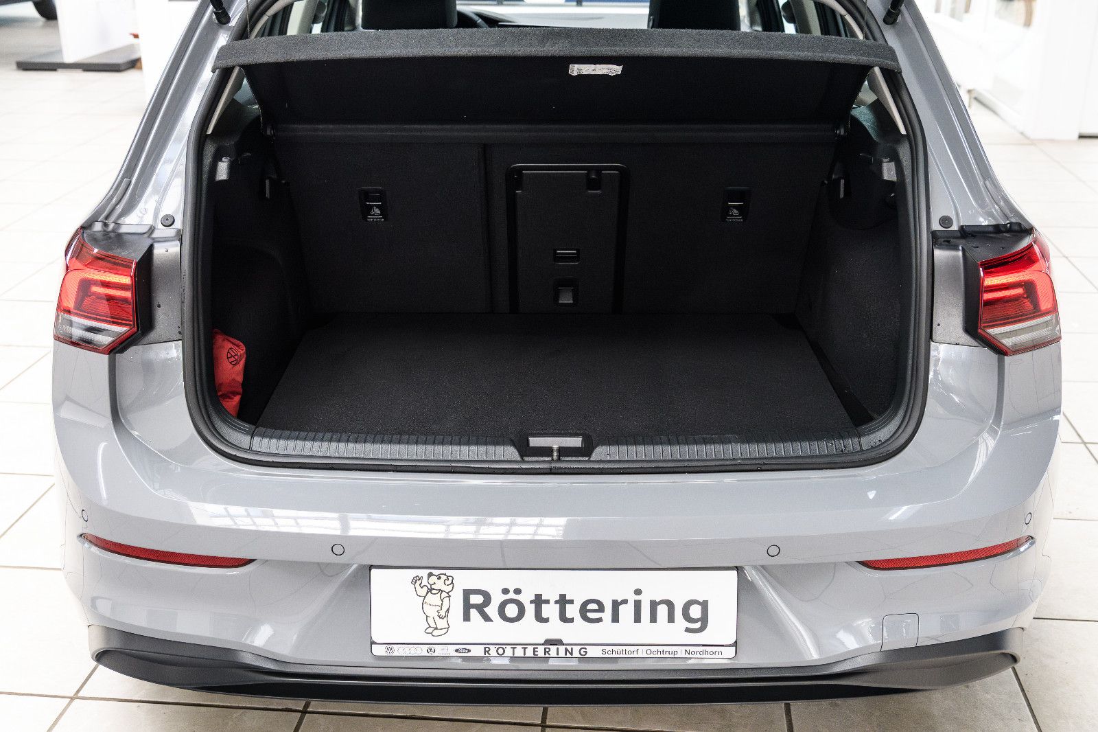 Fahrzeugabbildung Volkswagen Golf VIII Life +STHZ+LED+SHZ+NAVI+PANO+HEADUP