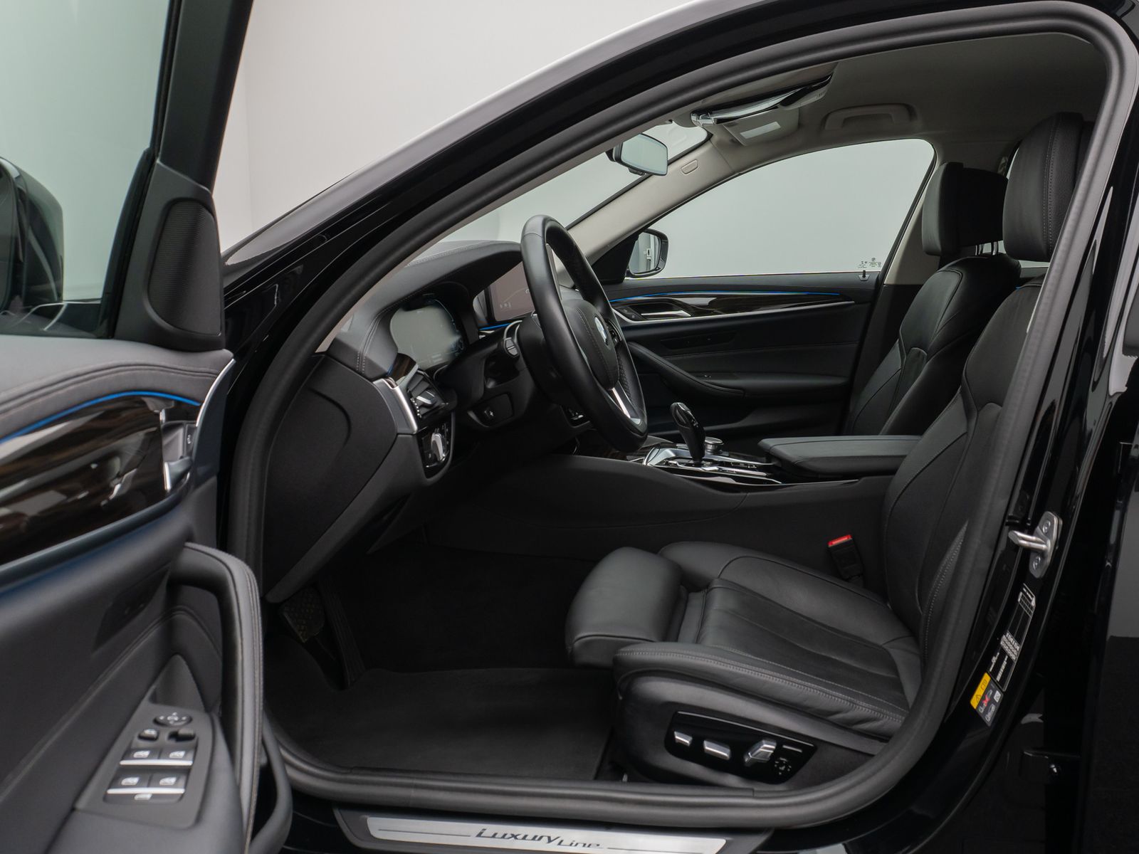 Fahrzeugabbildung BMW 530e xD Luxury Line DAB Komfort HUD Laser HiFi