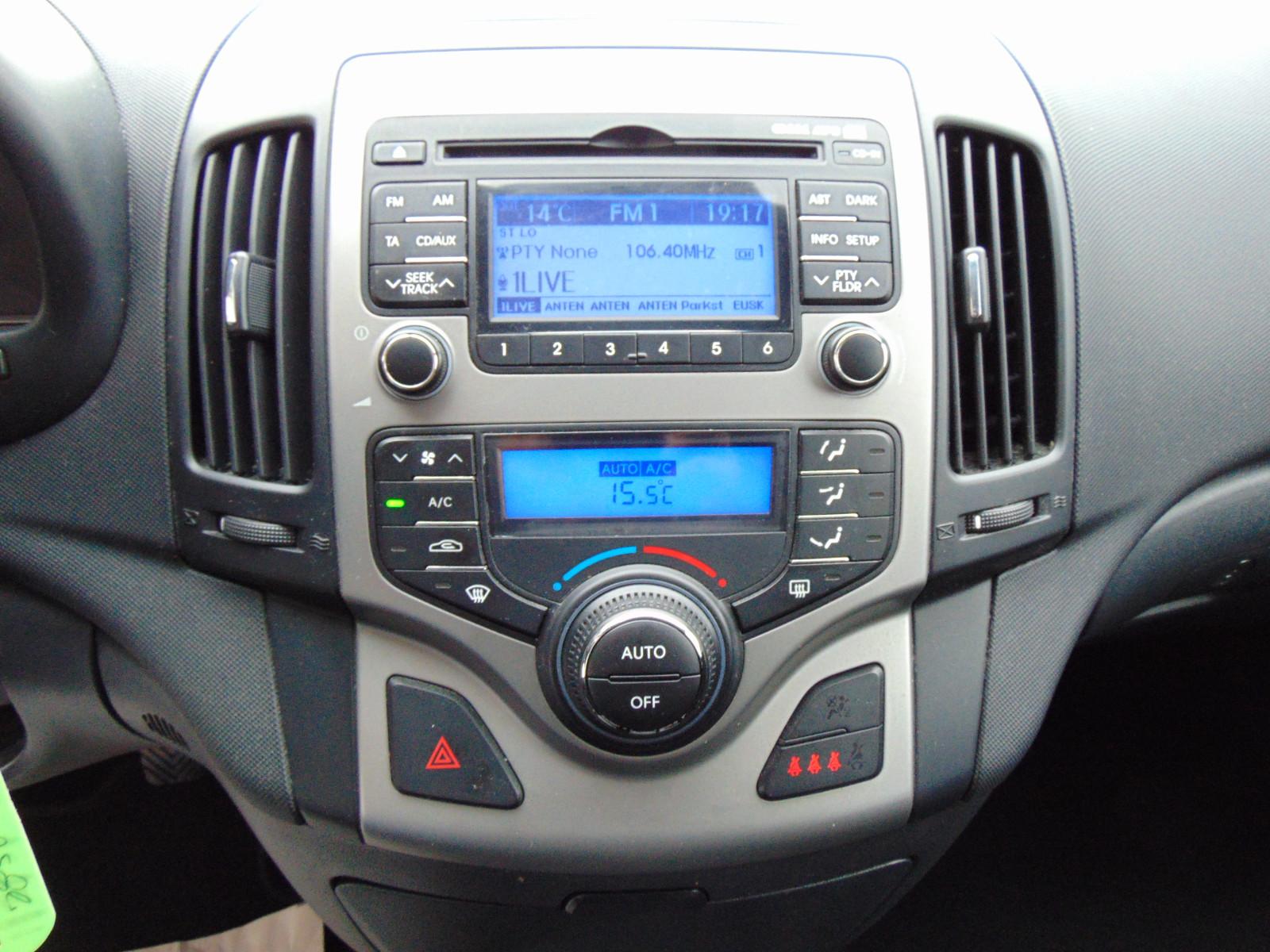 Hyundai i30 2011 — photo 13