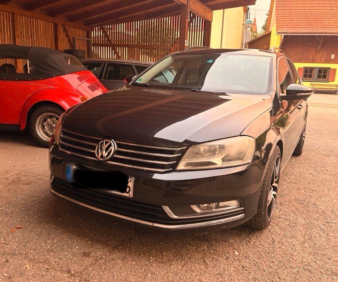 Volkswagen Passat 2011 — rear view