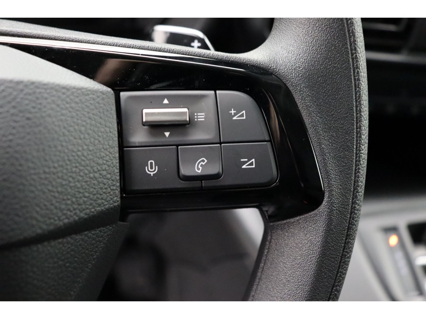 Fahrzeugabbildung Fiat Doblo E- Kastenwagen XL 100 kW digit.Rückspiegel