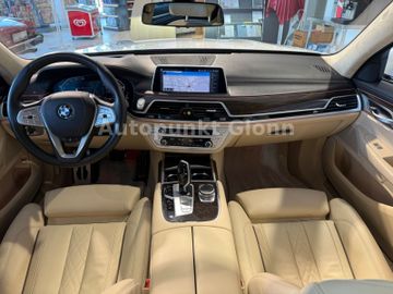 BMW 750 - 11