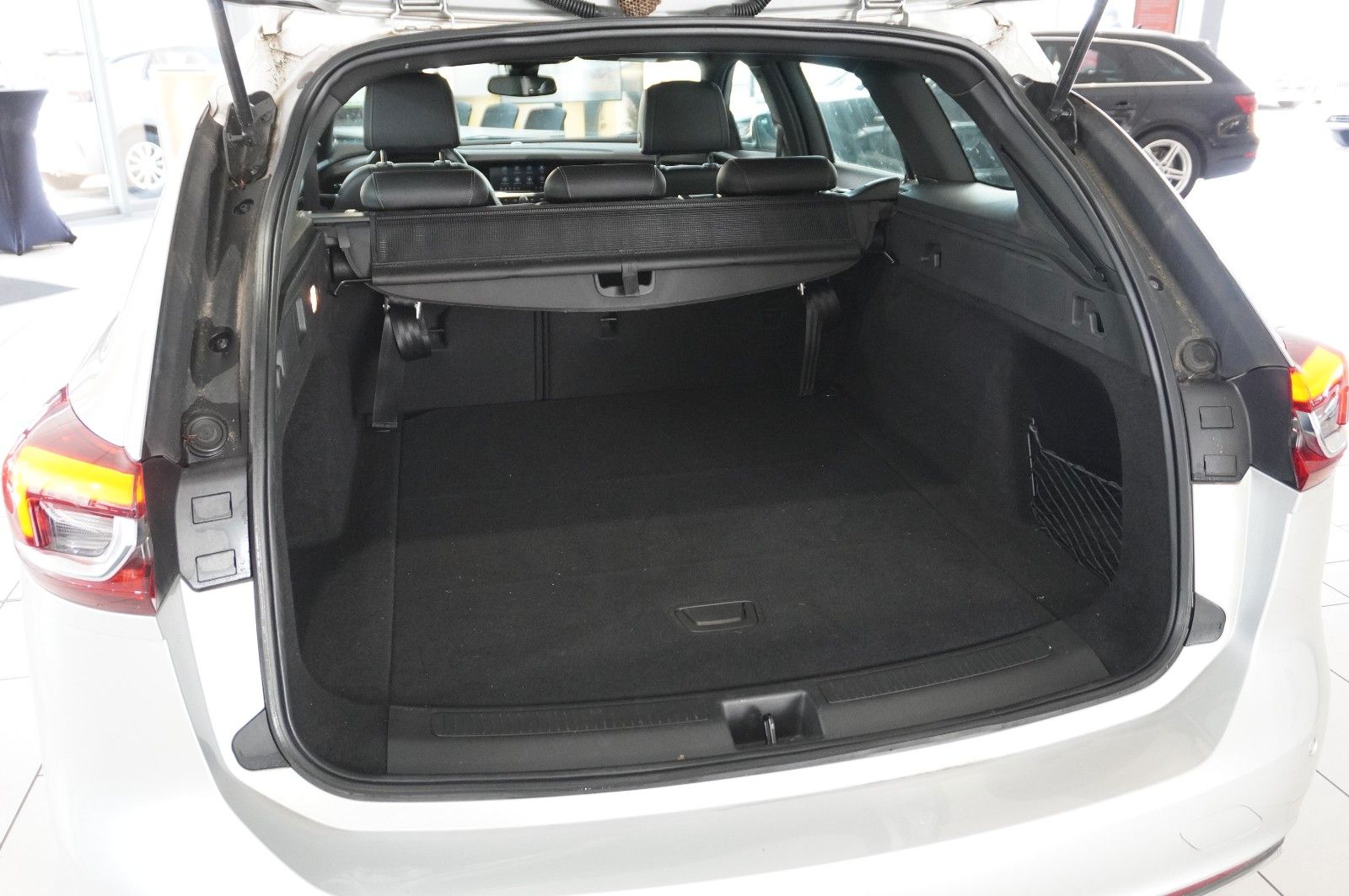 Fahrzeugabbildung Opel Insignia B ST 2.0T ELEGANCE NAVI/LED/VIRT/SH/DAB