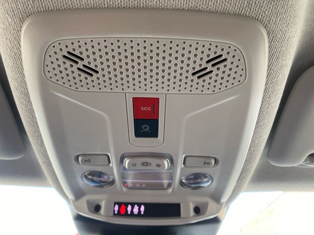 Fahrzeugabbildung Citroën C4 Hybrid 136 ë-DSC6 MAX + Techno/Winter Paket
