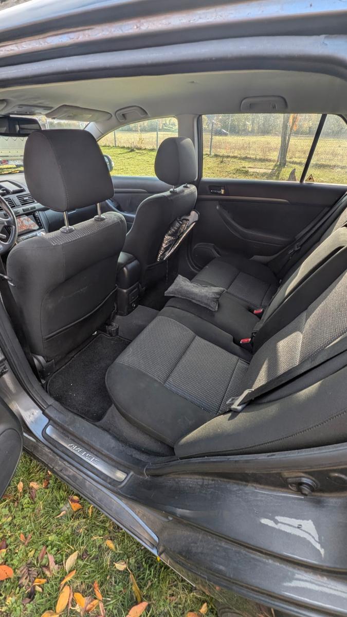 Toyota Avensis 2007 — interior
