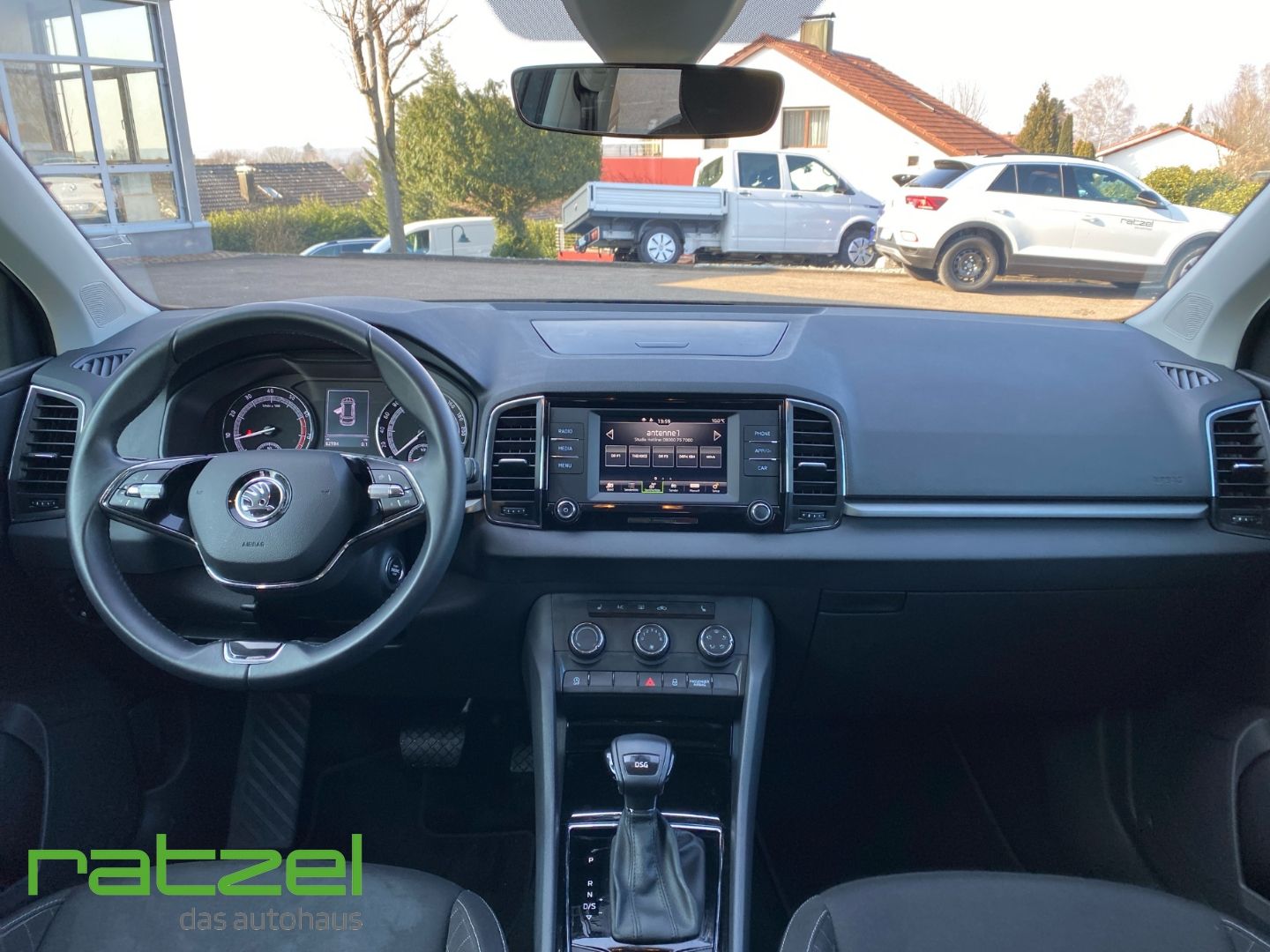 Fahrzeugabbildung SKODA Karoq 1.5 TSI Ambition LED DAB SHZ Spurwechselas