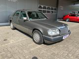 Mercedes-Benz 230E//Schiebedach// H-Kennzeichen - Mercedes-Benz 230 aus 1990