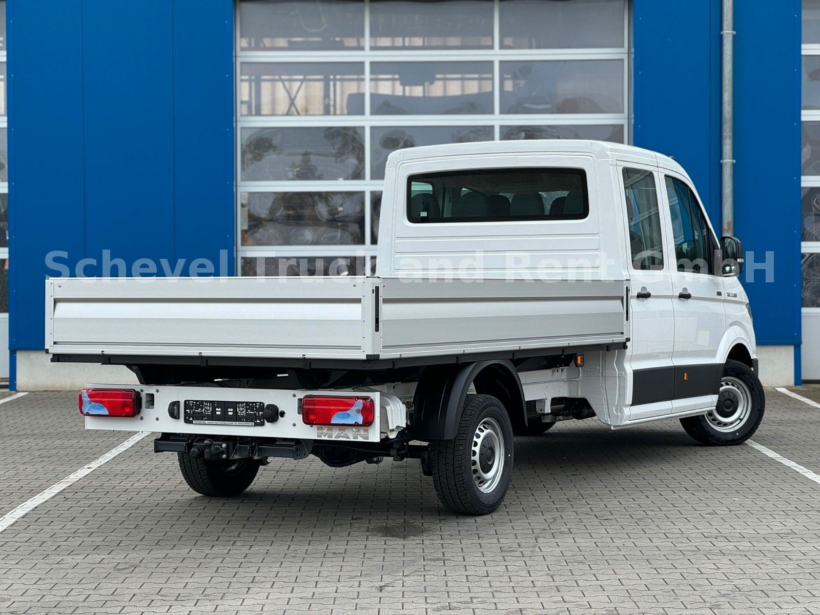 Fahrzeugabbildung MAN TGE 3.180 4x4  DoKa Pritsche Automatik