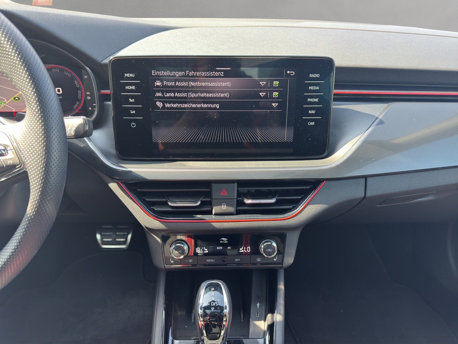 Fahrzeugabbildung SKODA Scala 1.5 TSI DSG Monte Carlo/KAMERA/PANO/VIRT./