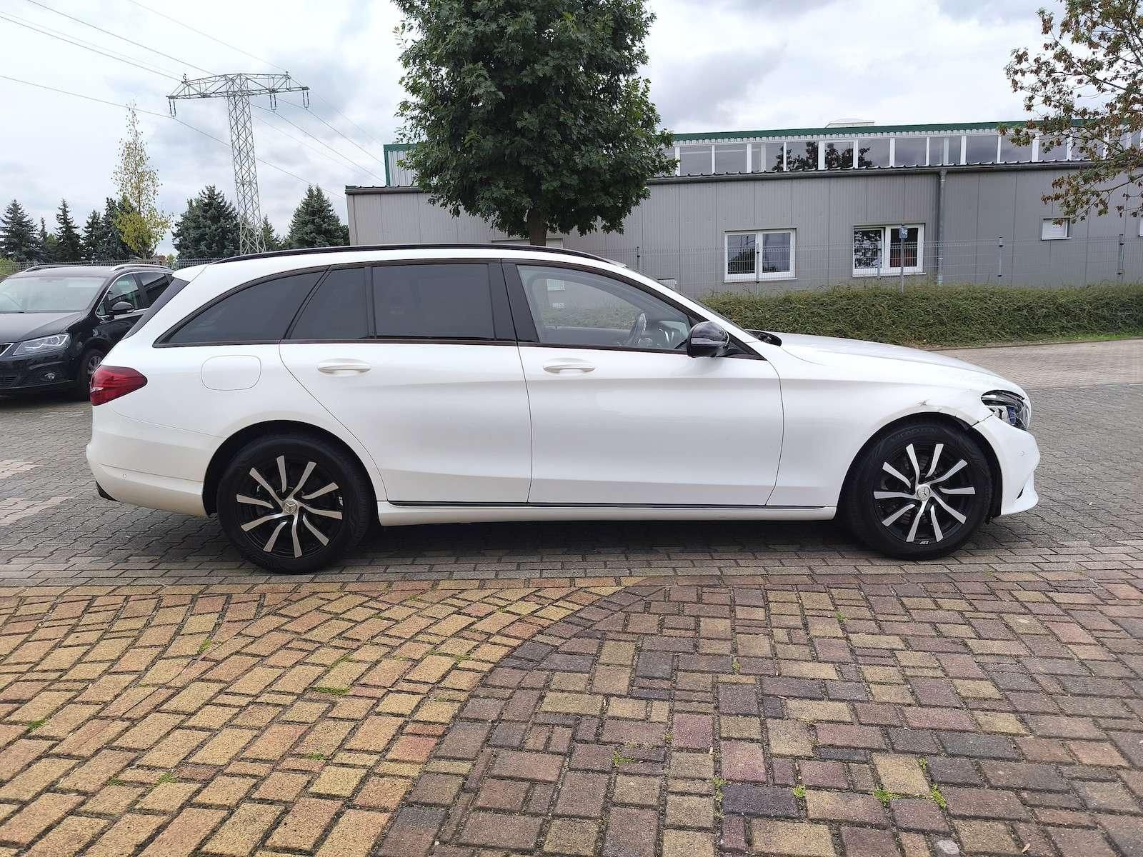 Fahrzeugabbildung Mercedes-Benz C300d T 4Matic Multibeam/Sound/Memory/StandHz...