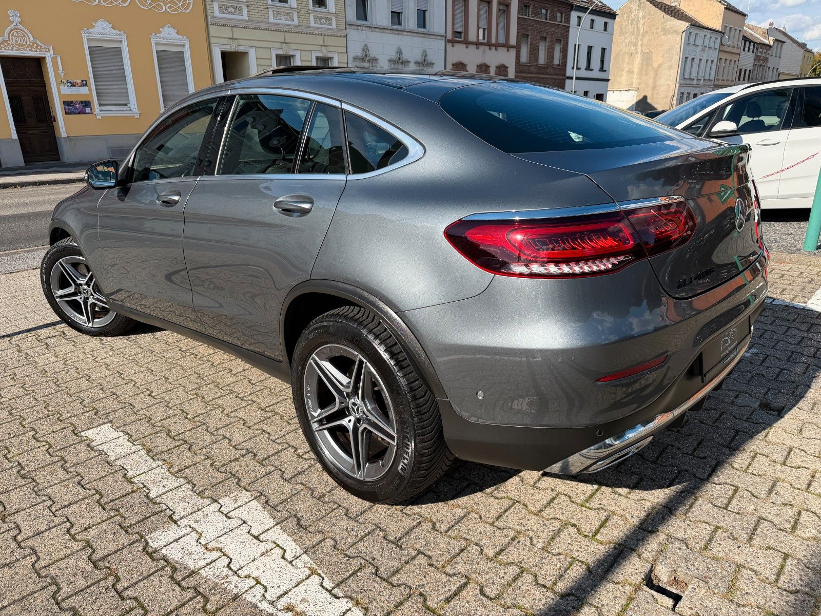 Fahrzeugabbildung Mercedes-Benz GLC 400 COUPE  4-MATIC AMG LINE LEDER SD STANDH.