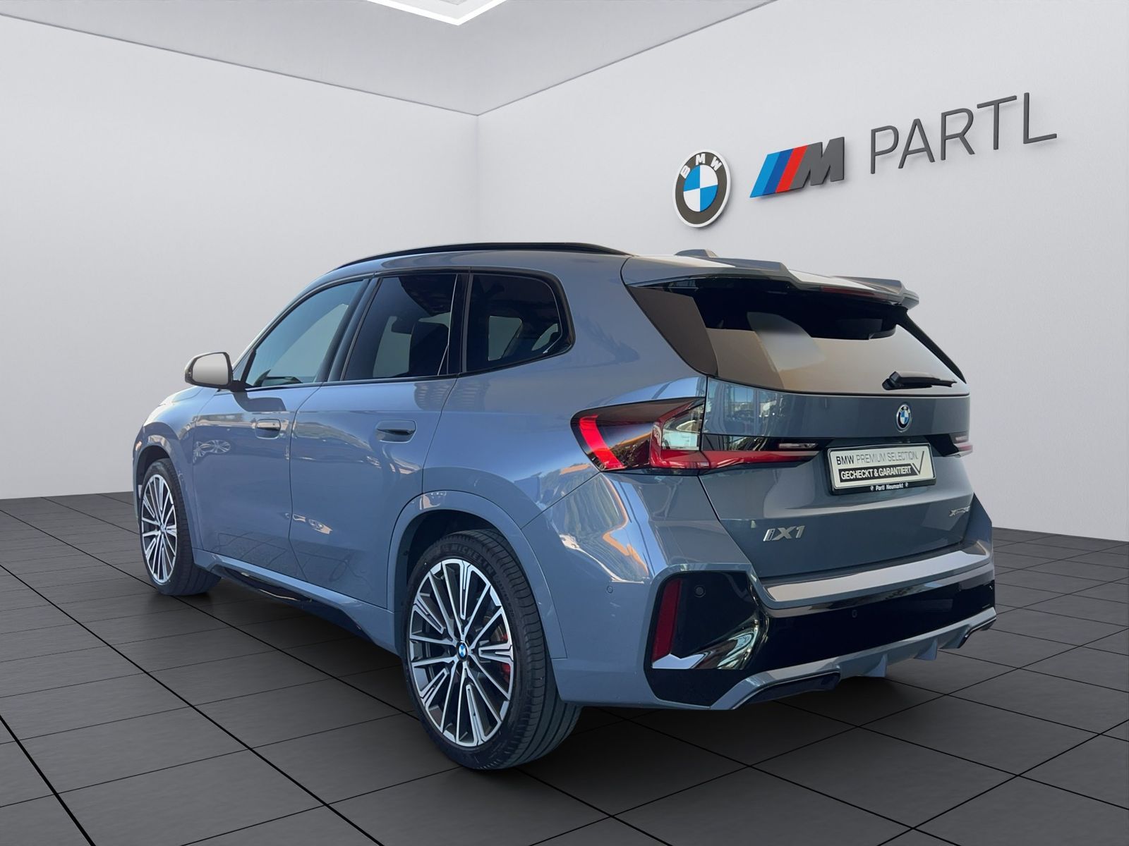 BMW iX1 xDrive30 M-Pro ACC 360° Pano AHK HUD H/K imagem 3