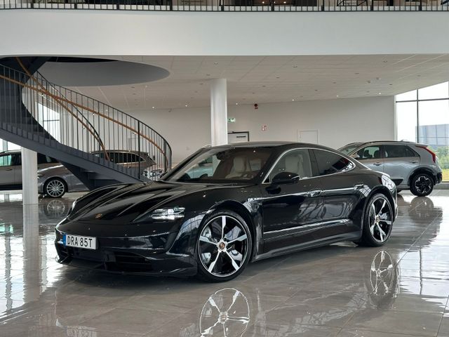 Porsche Taycan Turbo Drive / ic 680hp